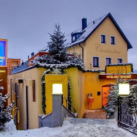 & Restaurant Christkindlwirt ホテル シュタイアー
