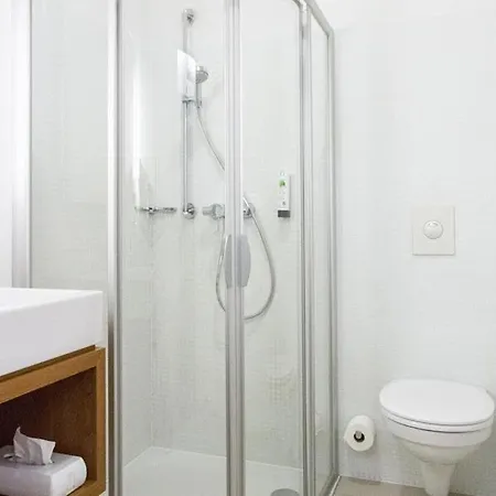 & Restaurant Christkindlwirt ホテル シュタイアー